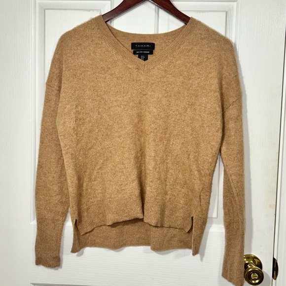 TAHARI 100% 2-Ply Cashmere V-Neck Sweater Women's Size Medium Brown Tan Camel - Picture 1 of 7